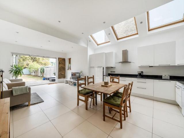 5 bedroom terraced house for sale