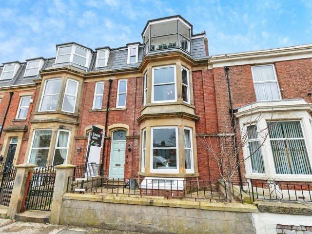 5 bedroom terraced house for sale