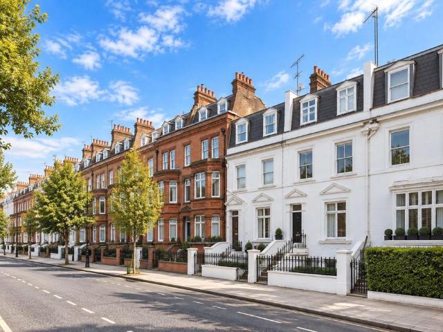 5 bedroom terraced house for sale