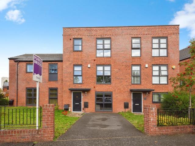 5 bedroom terraced house for sale