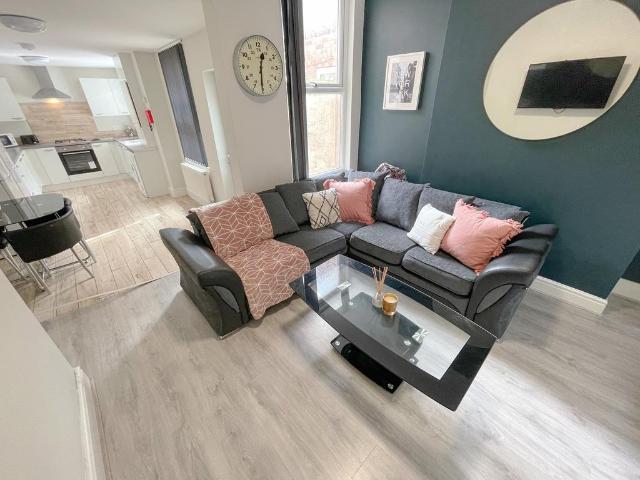 5 bedroom terraced house for sale