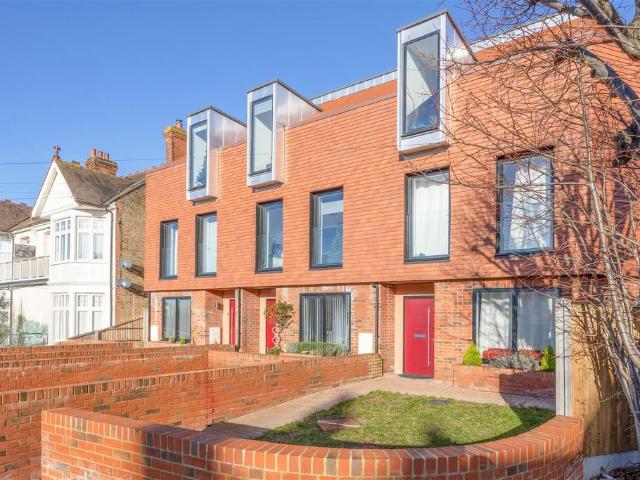 5 bedroom terraced house for sale