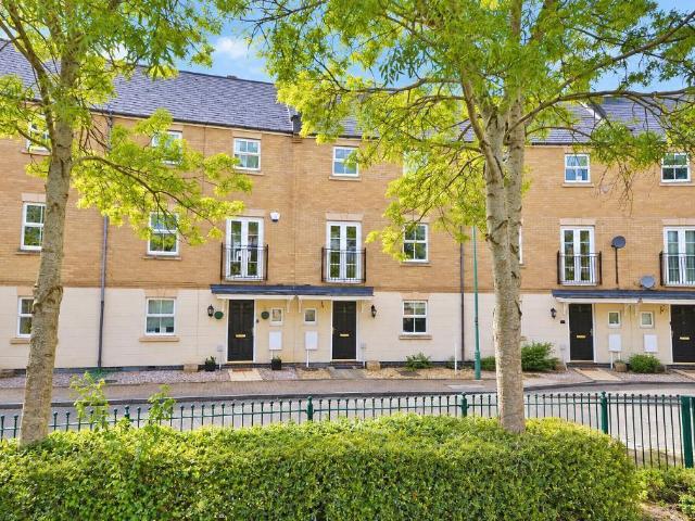 5 bedroom terraced house for sale