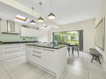 5 bedroom terraced house for sale
