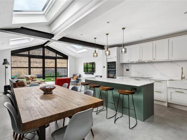 5 bedroom terraced house for sale