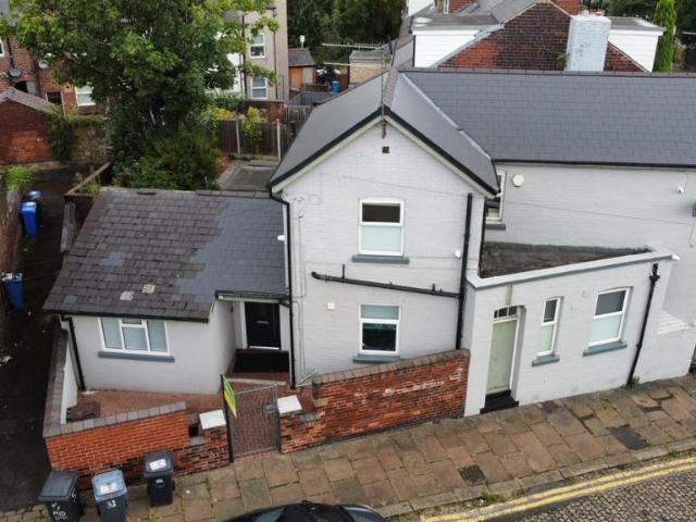 5 bedroom terraced house for sale