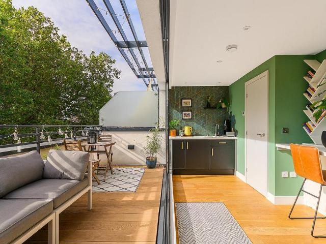 5 bedroom terraced house for sale