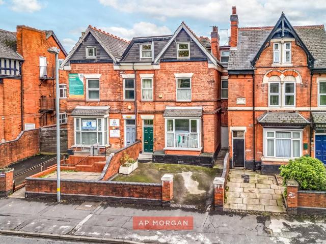 5 bedroom terraced house for sale