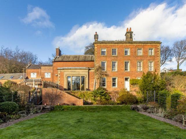 5 bedroom country house for sale