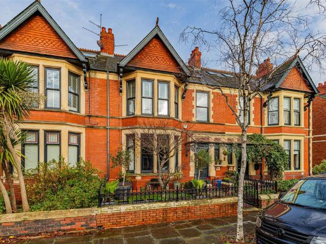 5 bedroom terraced house for sale