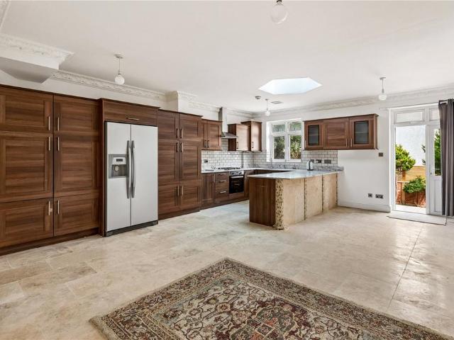 5 bedroom terraced house for sale