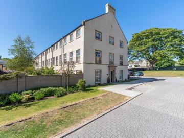 5 bedroom terraced house for sale