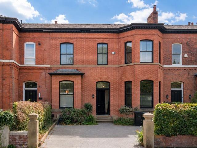 5 bedroom terraced house for sale