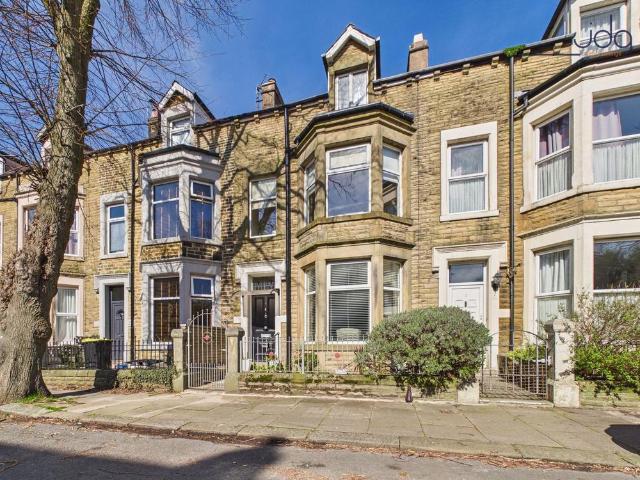 5 bedroom terraced house for sale