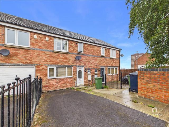 5 bedroom terraced house for sale