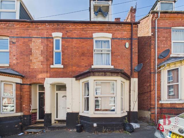 5 bedroom terraced house for sale