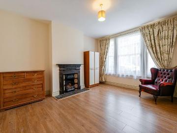 5 bedroom terraced house for sale
