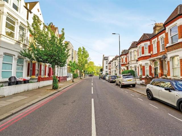 5 bedroom terraced house for sale