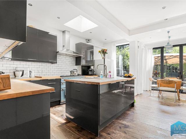 5 bedroom terraced house for sale