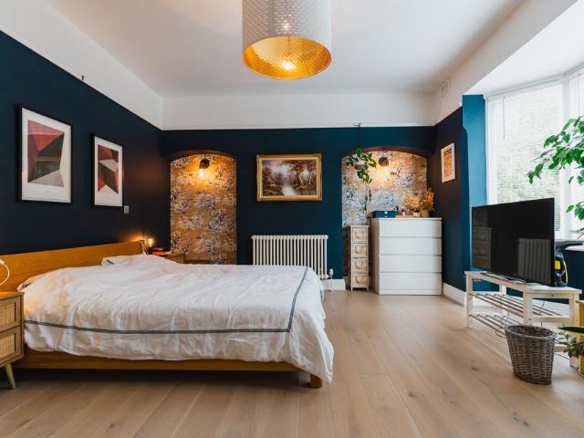 5 bedroom terraced house for sale