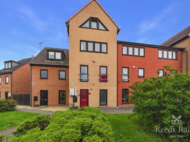 5 bedroom terraced house for sale