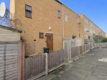 5 bedroom terraced house for sale