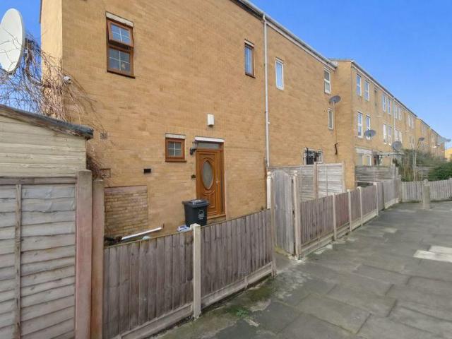 5 bedroom terraced house for sale