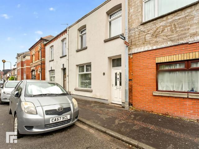 5 bedroom terraced house for sale