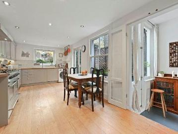 5 bedroom terraced house for sale