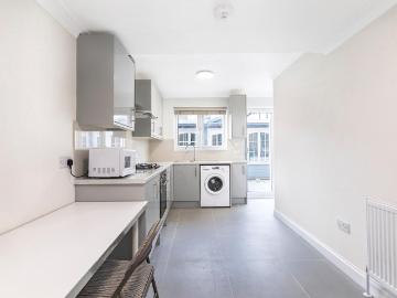5 bedroom terraced house for sale