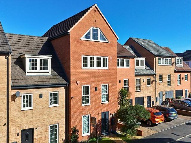 5 bedroom terraced house for sale
