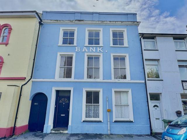 5 bedroom terraced house for sale