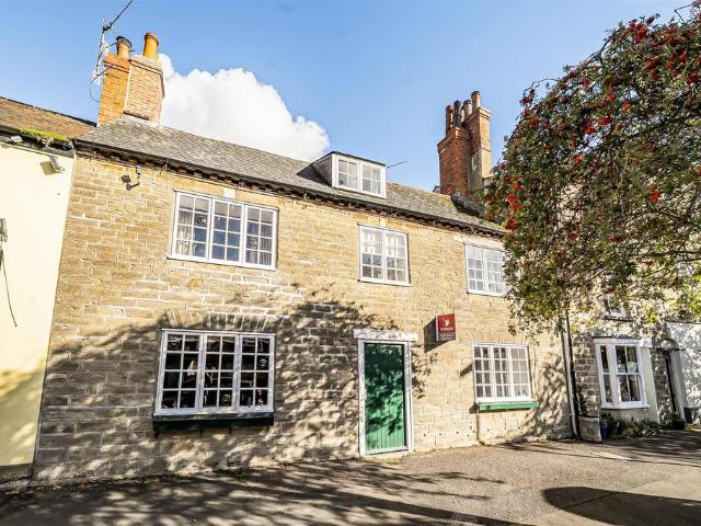 5 bedroom terraced house for sale