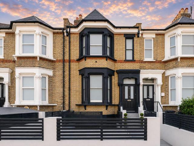 5 bedroom terraced house for sale
