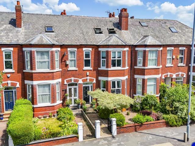 5 bedroom terraced house for sale