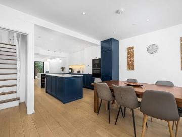 5 bedroom terraced house for sale