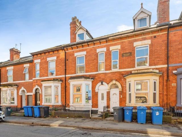 5 bedroom terraced house for sale