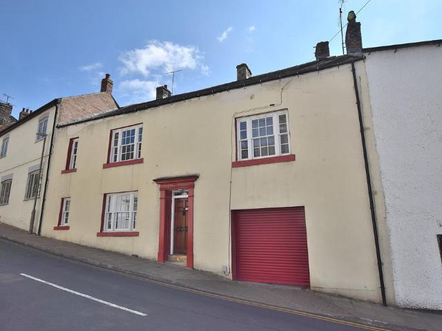 5 bedroom terraced house for sale
