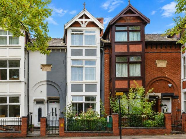 5 bedroom terraced house for sale