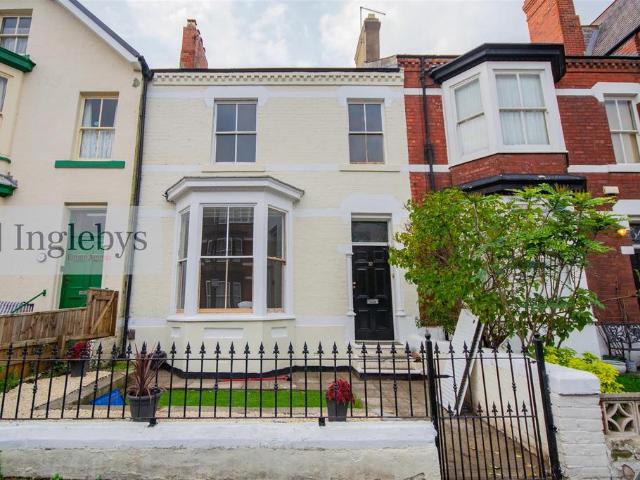 5 bedroom terraced house for sale