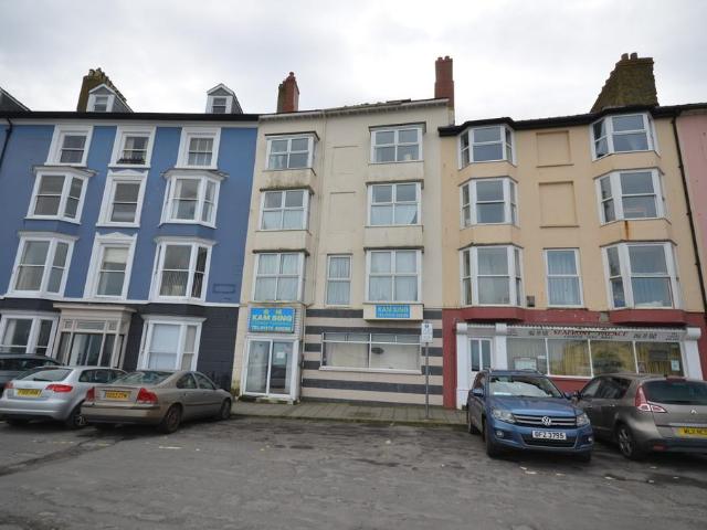 5 bedroom terraced house for sale