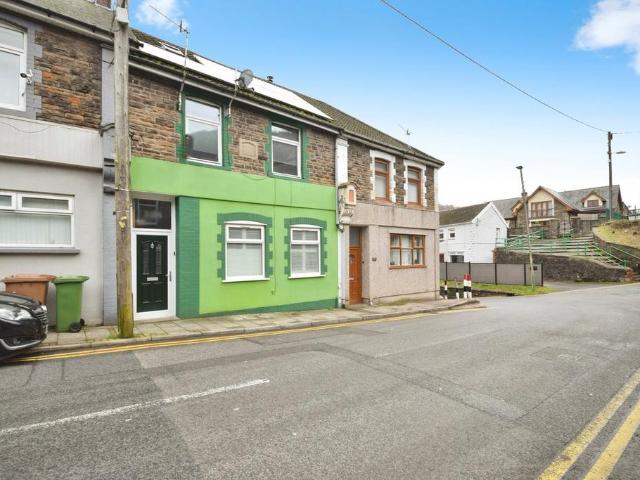 5 bedroom terraced house for sale