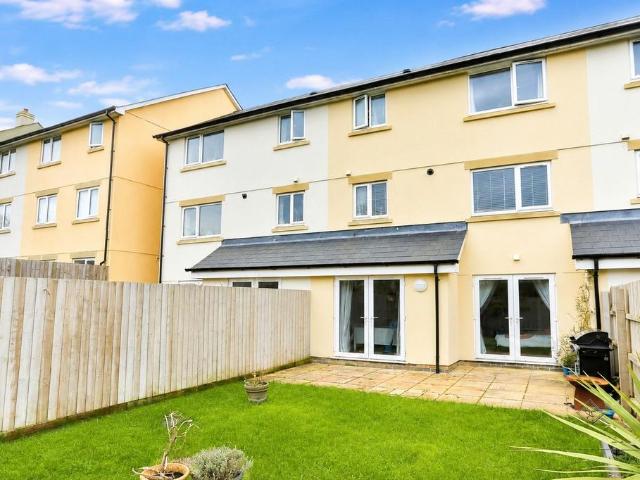 5 bedroom terraced house for sale