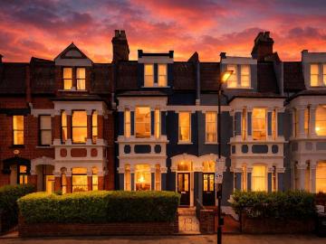 5 bedroom terraced house for sale