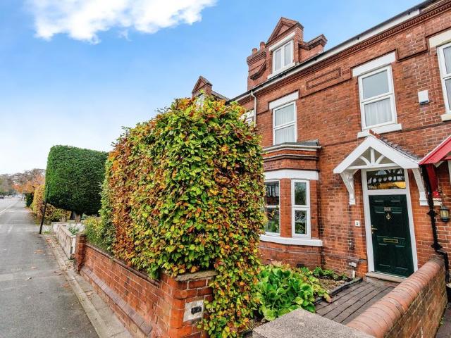 5 bedroom terraced house for sale