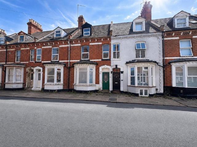 5 bedroom terraced house for sale