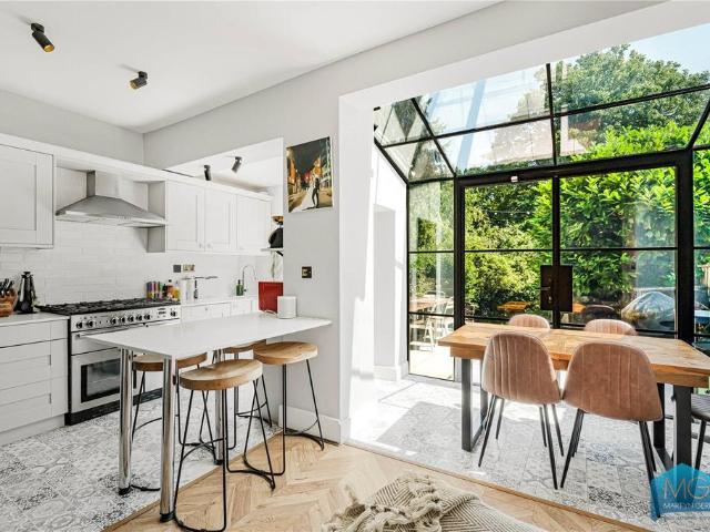 5 bedroom terraced house for sale