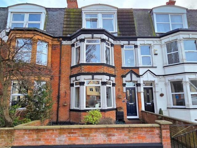 5 bedroom terraced house for sale