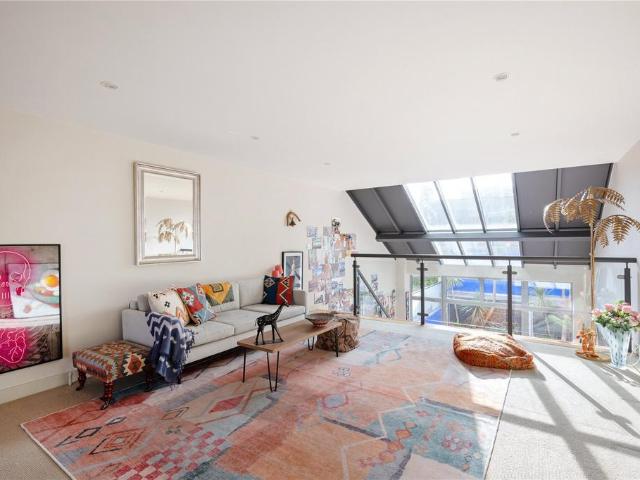 5 bedroom terraced house for sale