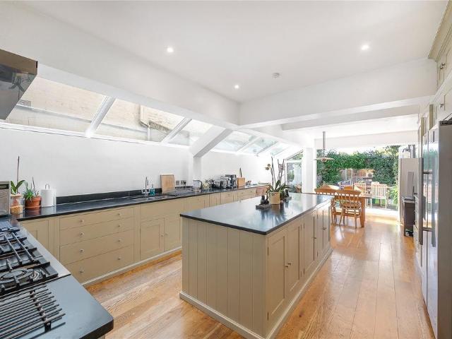 5 bedroom terraced house for sale